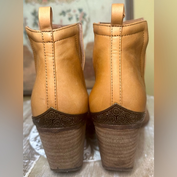 EUC Jeffrey Campbell “Cromwell” Leather Ankle Bootie in Tobacco. Size 8 - Picture 9 of 15